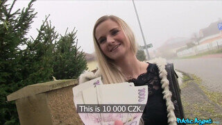 Világos Szőke tini kolosszális mellű kertvárosi tinédzser Kate Pearl pénzért dugható