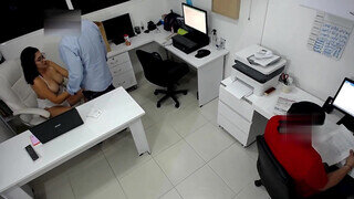martinasmith a csöcsös nőci az irodában dug a munkatársával