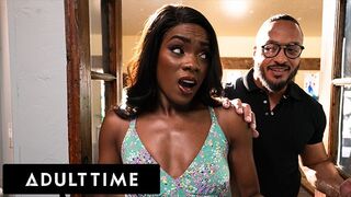 Unatkozó feleség Ana Foxxx párnán kufircol és megdugja szerető férje!