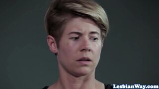 Forró lezbi csoport szex vörös tinivel és milf-fel