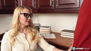 Csábos 40-es Julia Robbie és a tini csóka