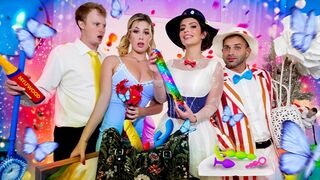 Kicsike képviselőnő megtanítja a fiúkat a legédesebb élvezre