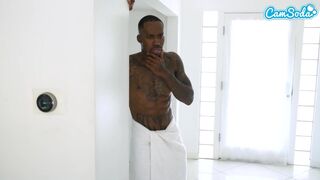 Kitetovált nevelő anya brutális kettyintése orbitális faszszal, míg férje óriási fekete farkossal szórakozik