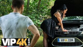 Texas Patti vadul élvezi a termetes pélót az erdőben