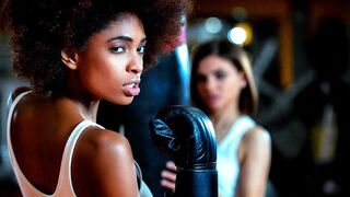 Sportos csajok erika és luna forró kamatyolása