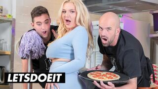 Miss Jackson forró popsi kúrása kolosszális farka konyhai séfekkel