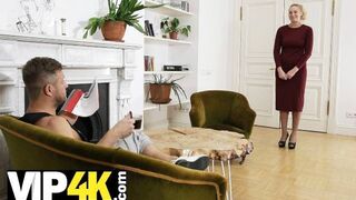 Világos Szőke korosodó orosz szépség csábítja a tini lurkót harisnyában