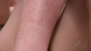 Skyler szőrös testét szereti – forró fiatal maszti