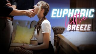 Cuki fiatal Breezy Bri kinky hangulatban csábítja a nevelő atyja barátját szexy alsóruhában