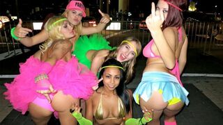 Party mind az örök buliban – forró tinédzser csajok gyönyörű mulatsága
