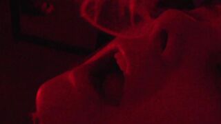 Az amatőr csajszika megkötözve és keményen megkamatyolva