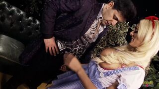 Semmi nem tesz boldogabbá e sovány hatalmas csöcsű lányt, mint ha farkon lovagol