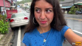 Nevelő kishúg elvesztette a fogadást és arcára kent száradt geci míg kint sétál