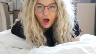 Orosz valag csajszi imádja, ha feszes popóját nyújtják meg