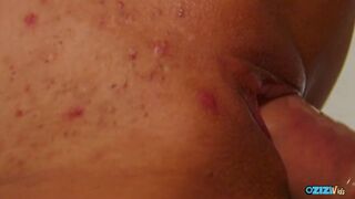 Gigantikus fenekű vörös tinédzser ugrál durva fészen mélytorok oboázás után