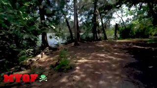 Csajom Jessie Saint az erdőben Sean Lawless farkát nyeli mélyen