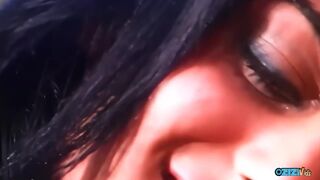 Doggy hajón taszítja a világos szőke kicsike kannás milf-et a perem szélére