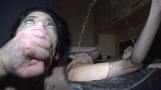 EXTREME SQUIRT - She Orgasms So Hard, She Almost Hit The Ceiling! ´