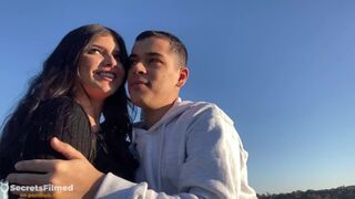 Tüzes tinder bige a parkban, aki nem törődik semmivel