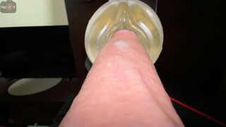 Csávó készen nyögve basz műpuncit telélézésig