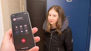 Jó, hogy a ribancom mindig késik, időm van megdugni a királylányait