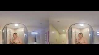 Zuhany alatt mosom magam és kefélek keményen vr180-ban