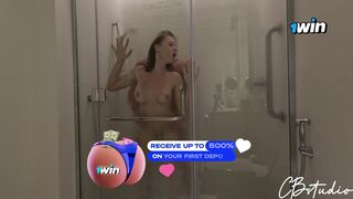 Nevelő faterom mindig belép a fürdőbe, mikor zuhanyzom